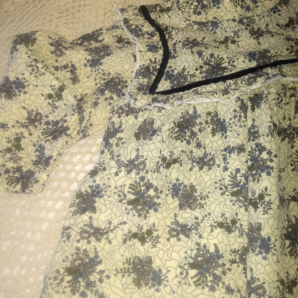Floral Patterned Top - Picture 7 of 8